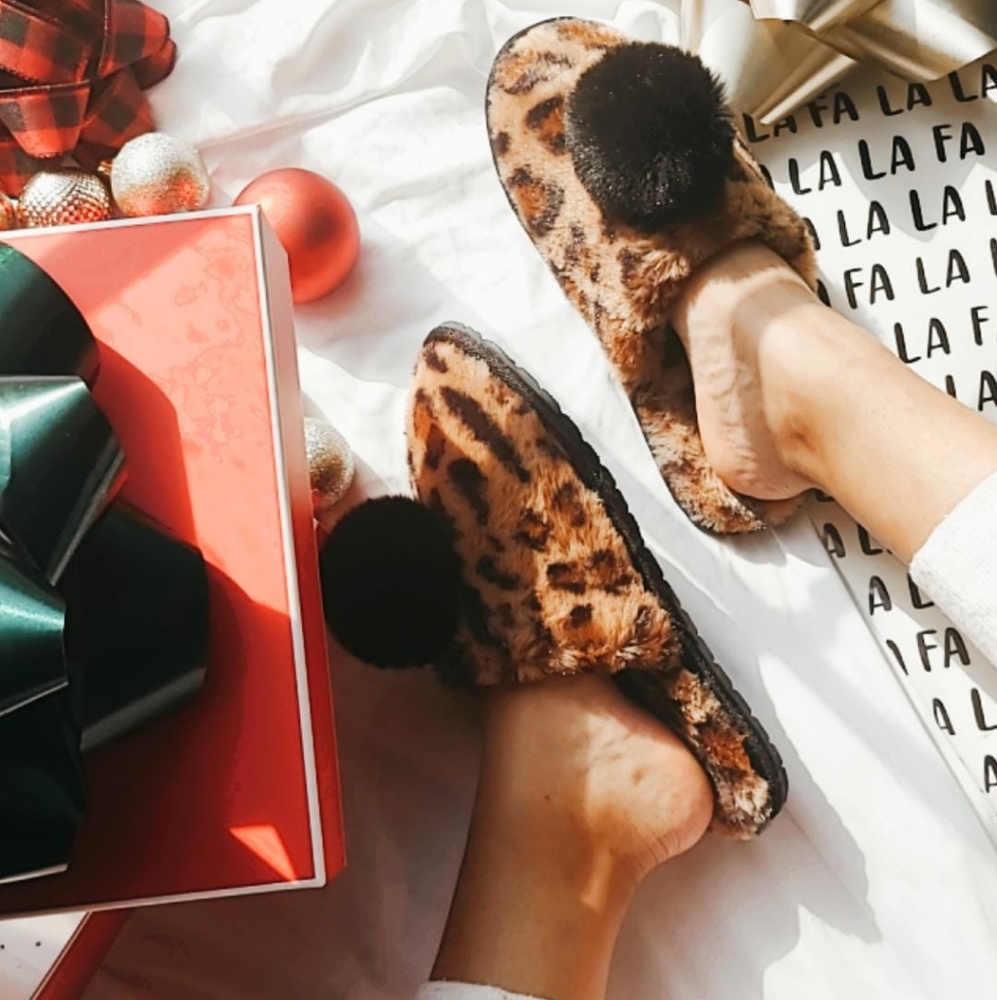 🆕️Holiday Collection//LEOPARD SLIPPERS - Picture 7 of 9
